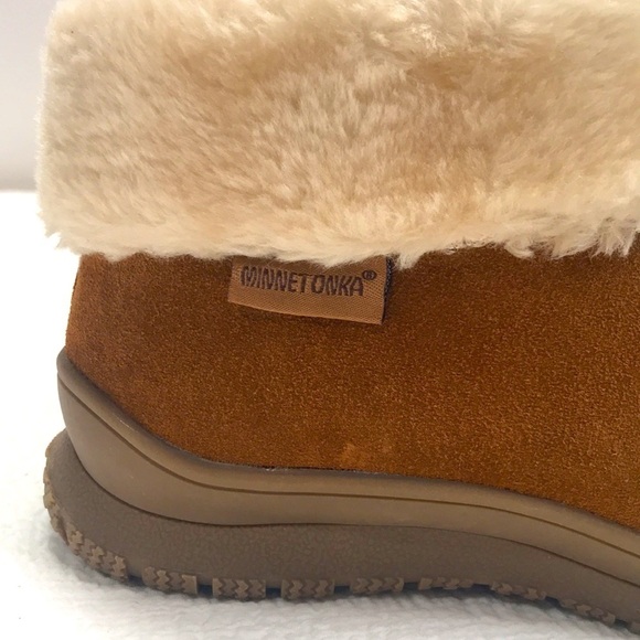 NWT Minnetonka Fur Trim Suede Leather Boots Size 7 - Picture 2 of 9